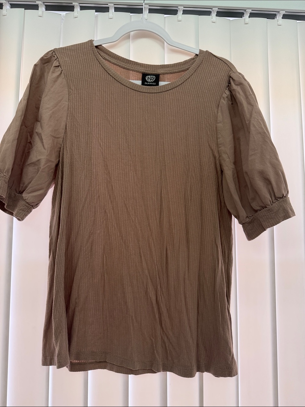 bobeau Taupe Puff Sleeve Ribbed Tee
